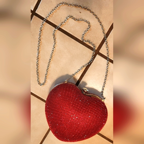 NWOT Red crystal Valentine's encrusted Heart ❤️ shaped clutch - Picture 2 of 8
